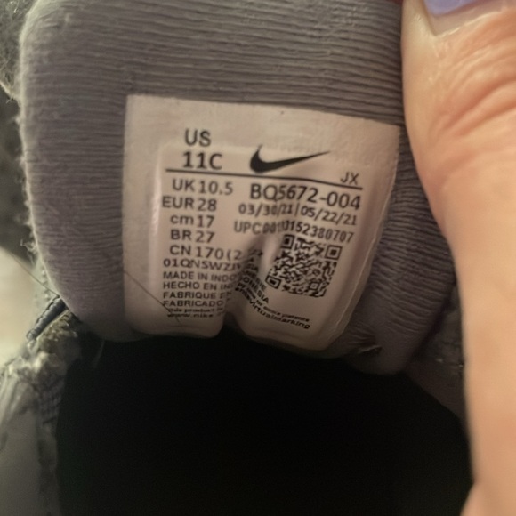 Nikes - Picture 5 of 5